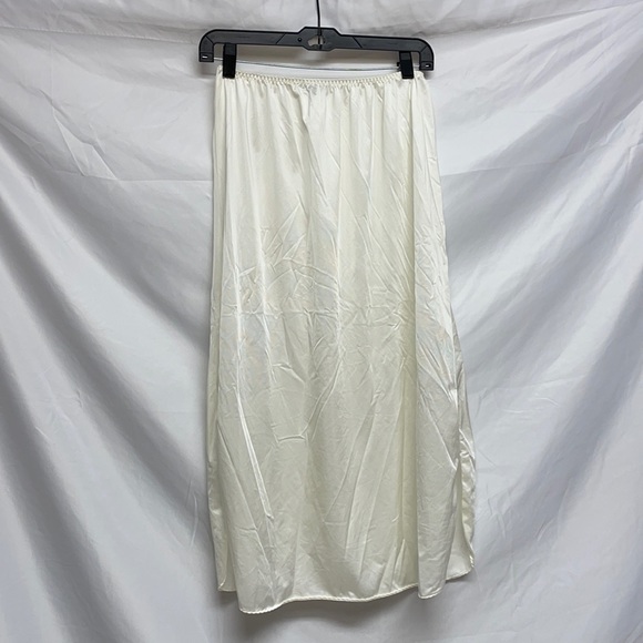 Vintage Vanity Fair Cream Slip Size Large 32” Long - Picture 1 of 3